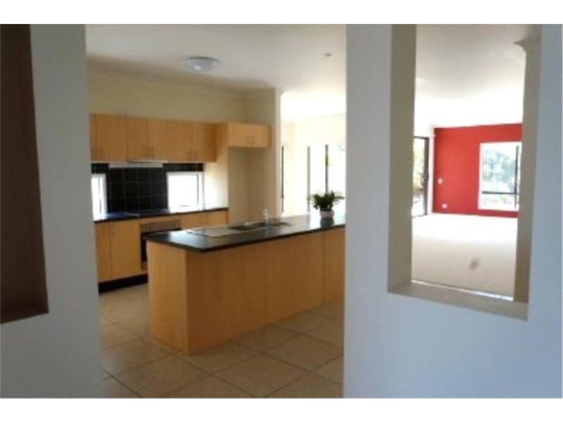 1/27 McRae Circuit, Pacific Pines QLD 4211