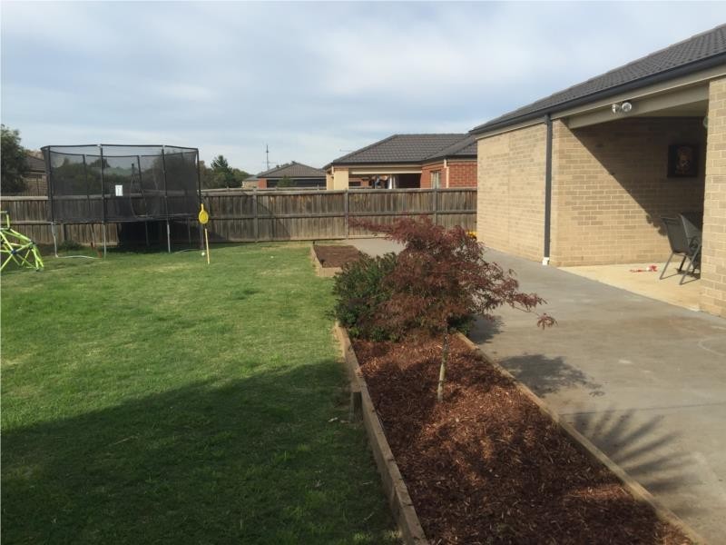 24 Indigo Square, Brookfield VIC 3338