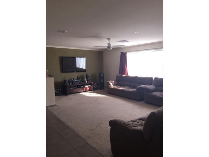 24 Indigo Square, Brookfield VIC 3338