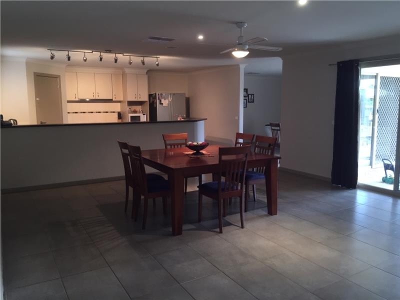 24 Indigo Square, Brookfield VIC 3338