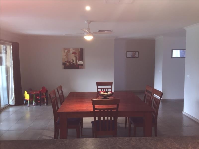 24 Indigo Square, Brookfield VIC 3338