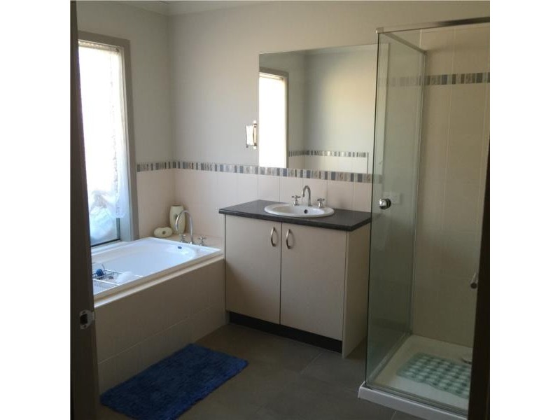 24 Indigo Square, Brookfield VIC 3338