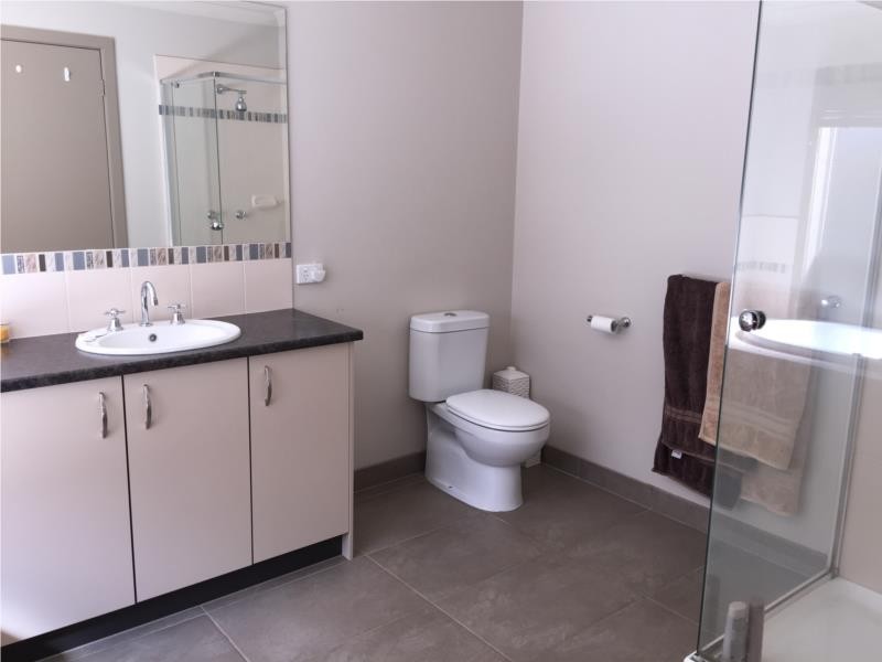 24 Indigo Square, Brookfield VIC 3338