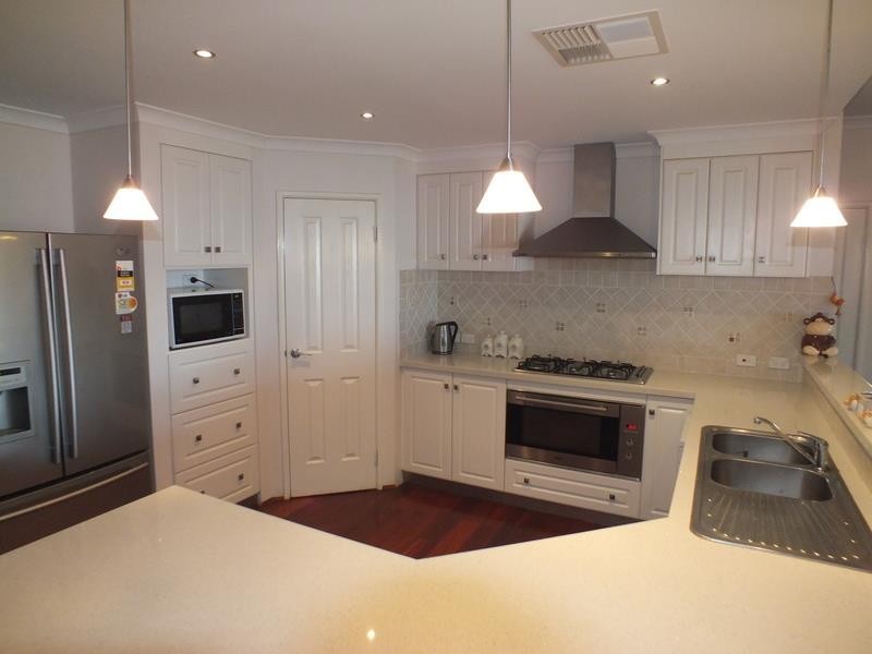 26 Eastlyn Drive, Deepdale WA 6532