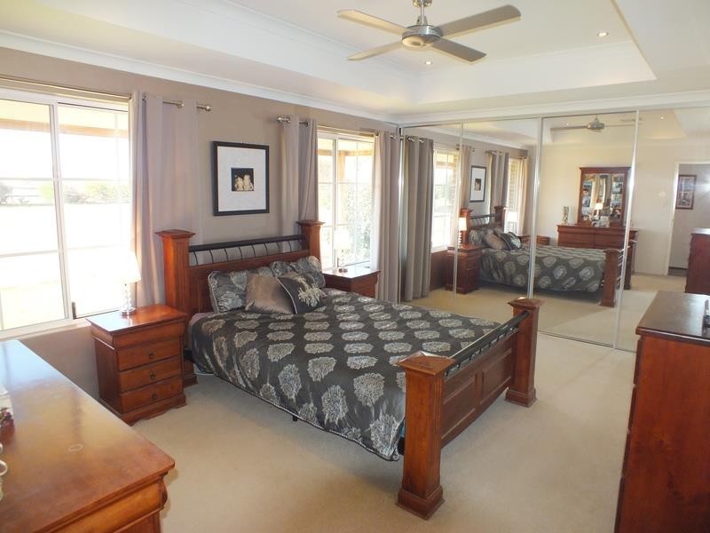 26 Eastlyn Drive, Deepdale WA 6532