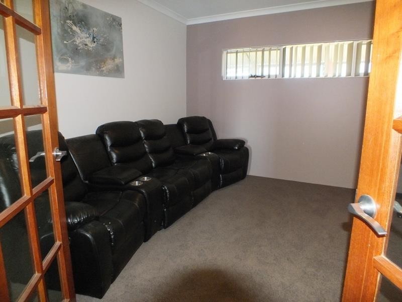 26 Eastlyn Drive, Deepdale WA 6532