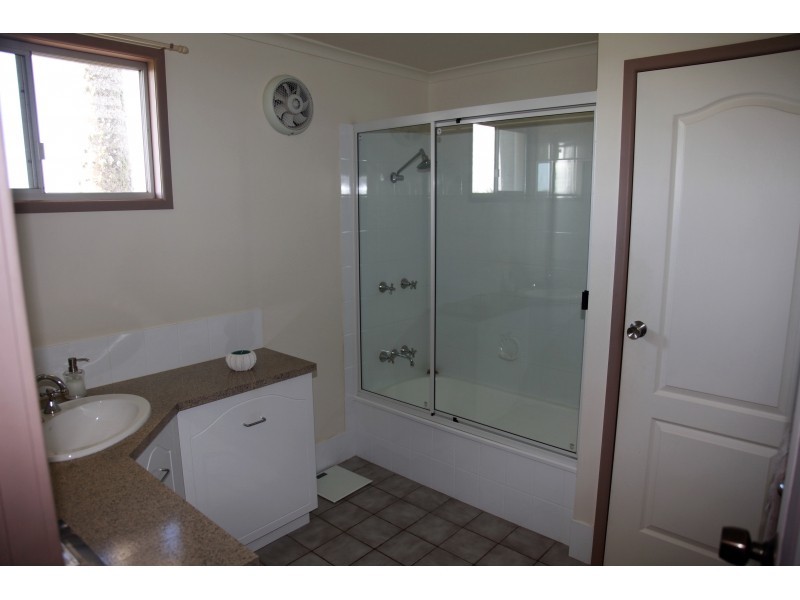 676 Clayton Road, Alloway QLD 4670