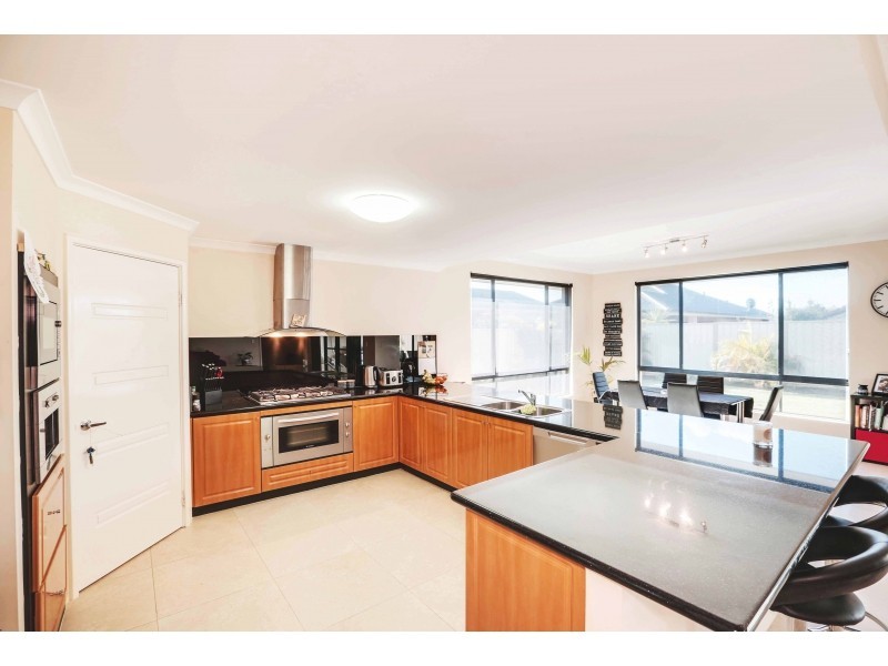 6 Anglesea Way, Madora Bay WA 6210