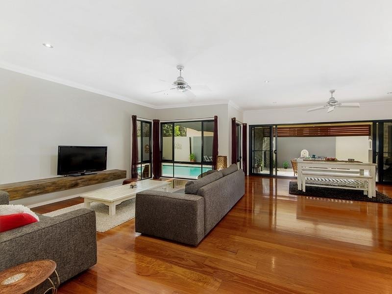 8 Bristol Place, Arundel QLD 4214