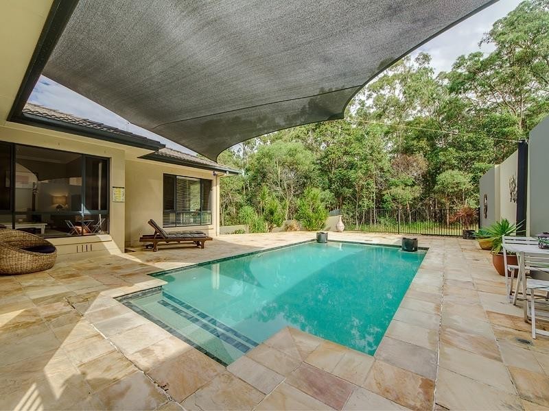 8 Bristol Place, Arundel QLD 4214