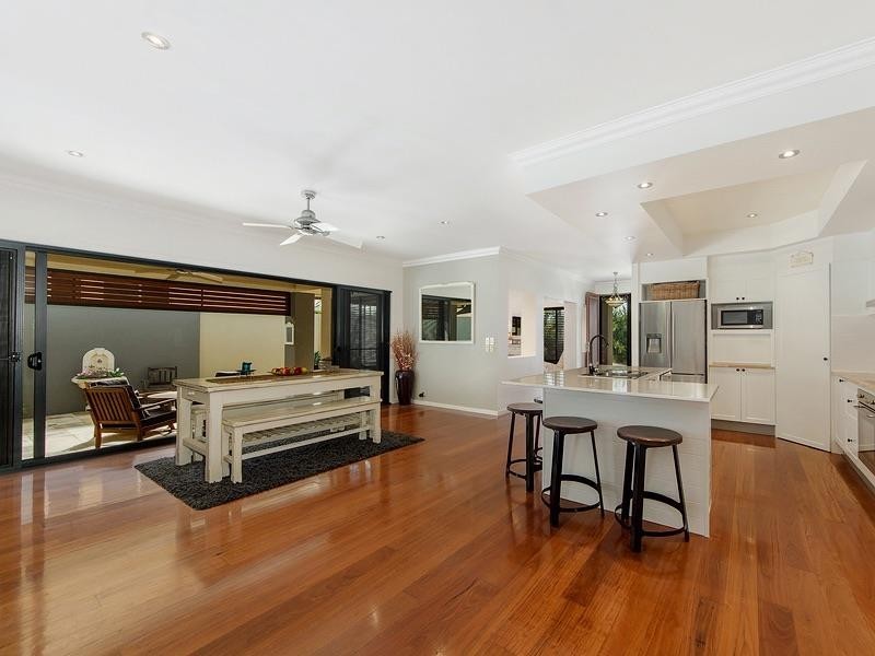 8 Bristol Place, Arundel QLD 4214