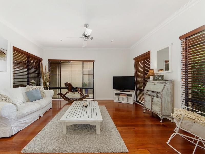 8 Bristol Place, Arundel QLD 4214