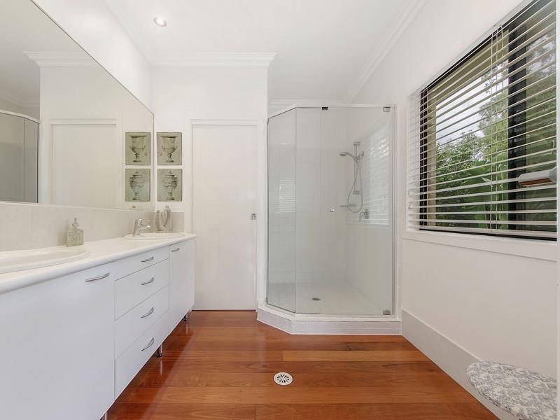 8 Bristol Place, Arundel QLD 4214