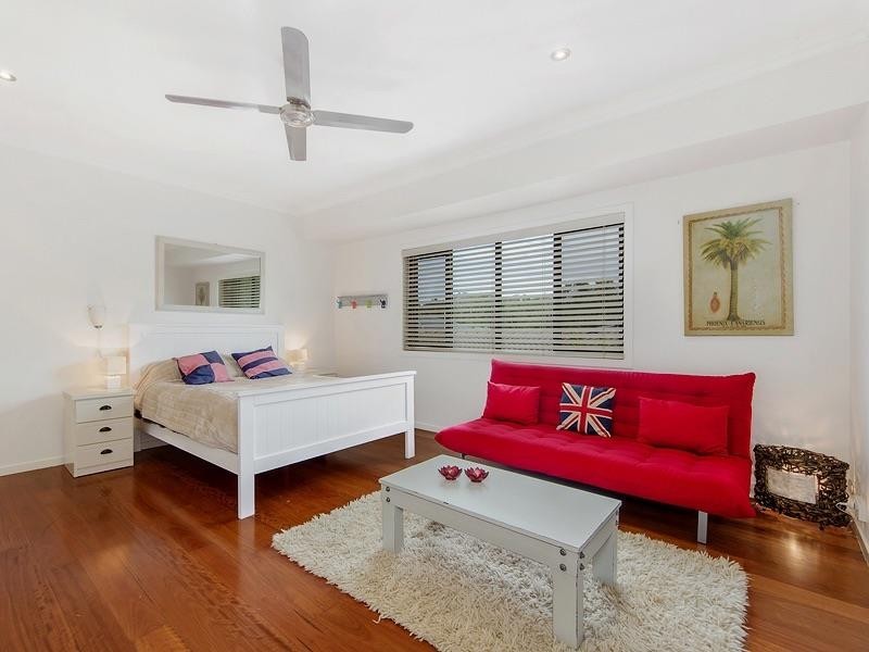 8 Bristol Place, Arundel QLD 4214