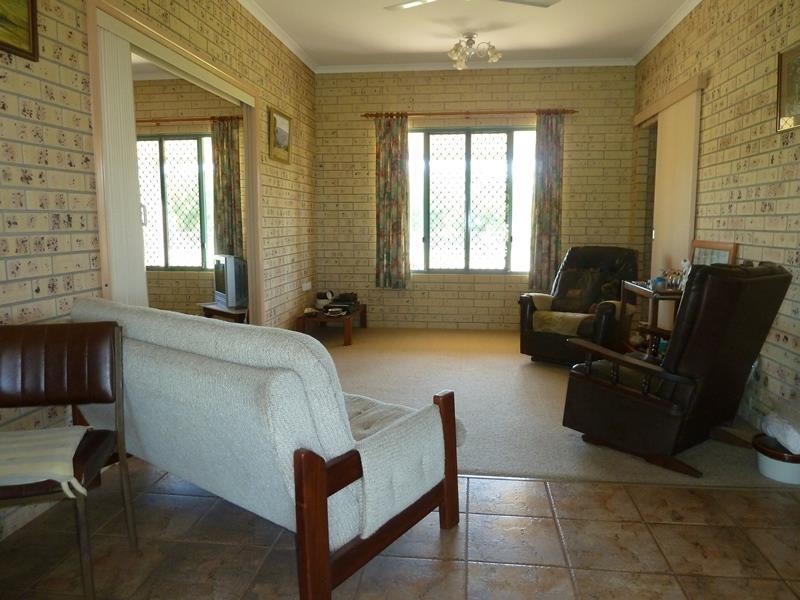 73 Oakwood School Road, Oakwood QLD 4670