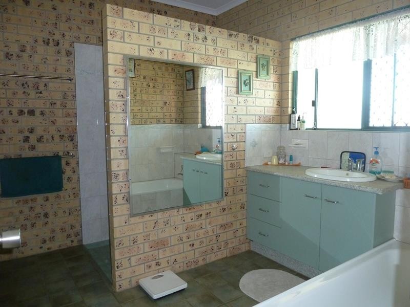 73 Oakwood School Road, Oakwood QLD 4670