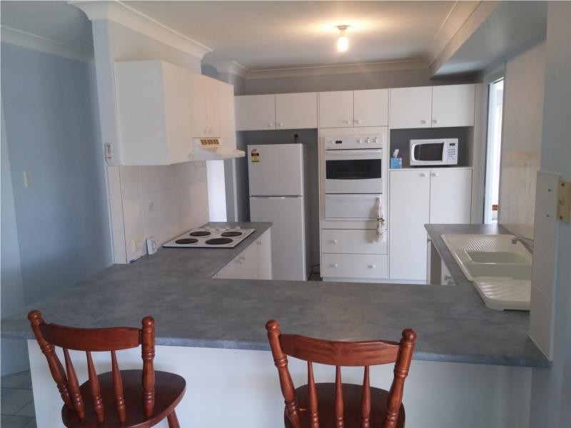 8 Bracken Close, Cameron Park NSW 2285