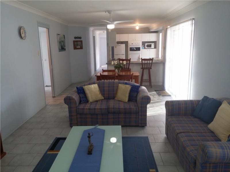 8 Bracken Close, Cameron Park NSW 2285