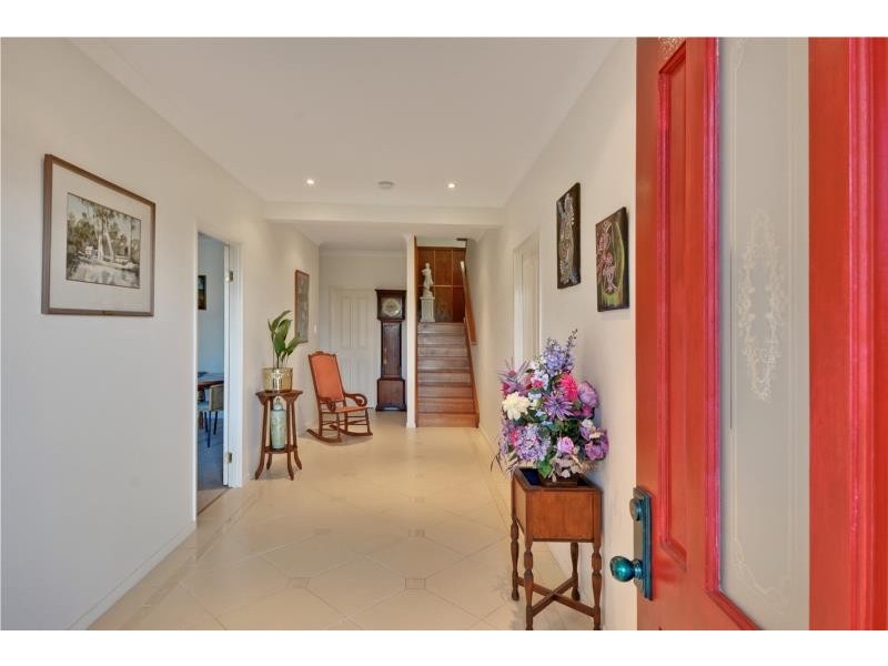 7 Knowles Place, Glass House Mountains QLD 4518