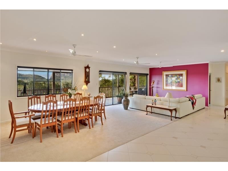 7 Knowles Place, Glass House Mountains QLD 4518