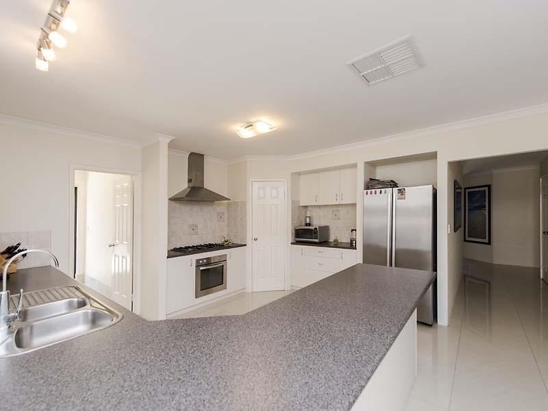 72 Rae Road, Safety Bay WA 6169