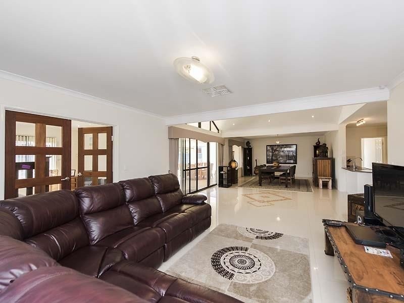 72 Rae Road, Safety Bay WA 6169