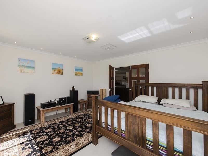 72 Rae Road, Safety Bay WA 6169