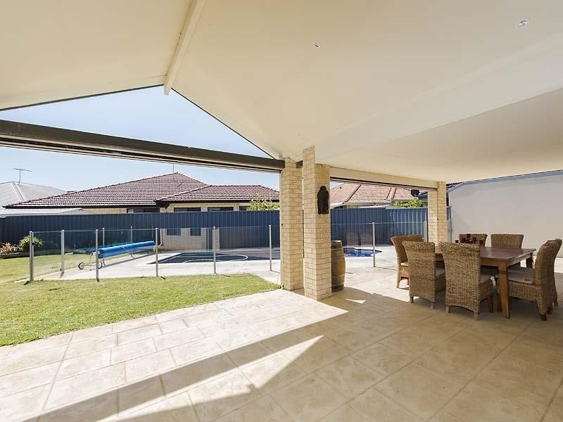 72 Rae Road, Safety Bay WA 6169