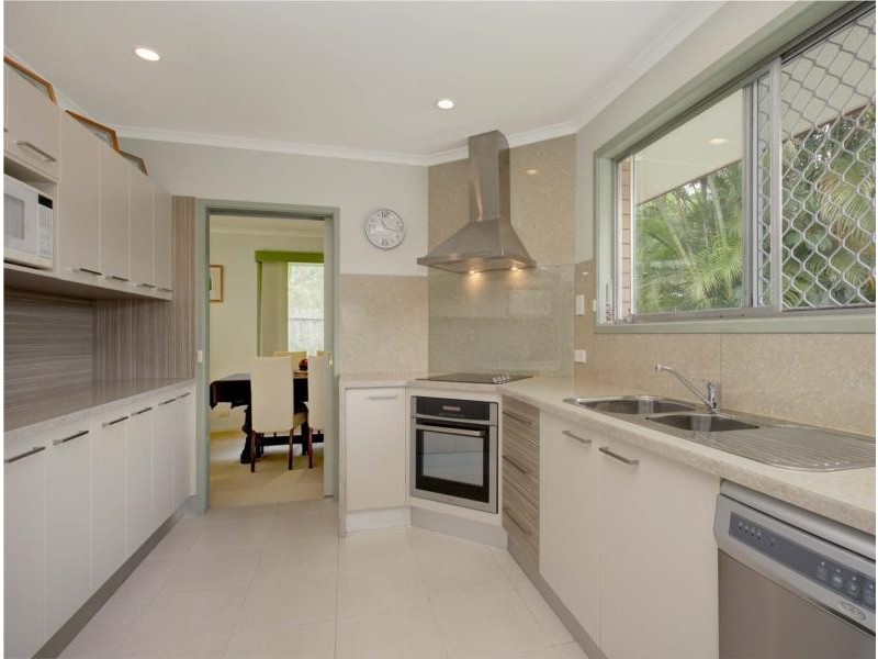 54  Marshall Lane, Kenmore QLD 4069