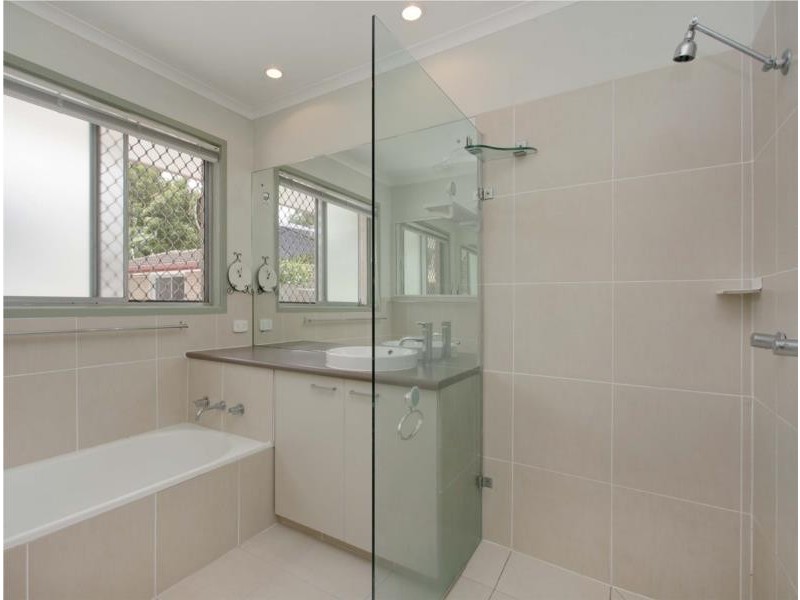 54  Marshall Lane, Kenmore QLD 4069