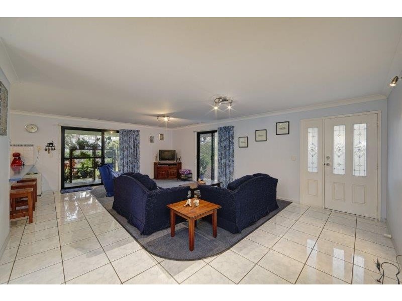 22 narooma drive, Branyan QLD 4670