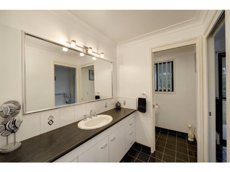 22 narooma drive, Branyan QLD 4670