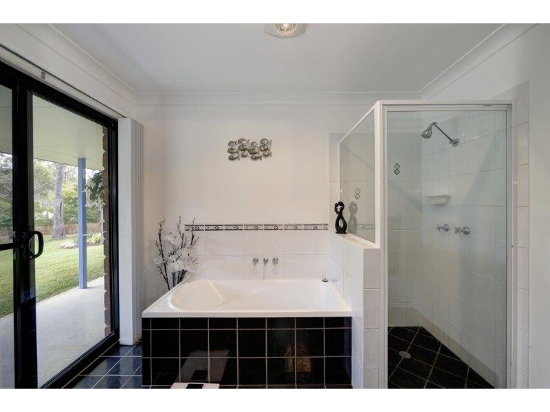 22 narooma drive, Branyan QLD 4670