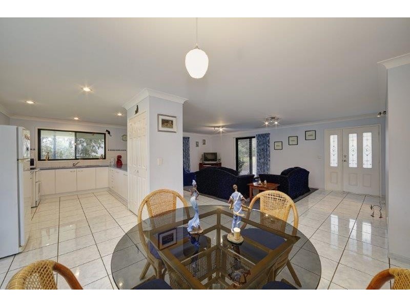 22 narooma drive, Branyan QLD 4670