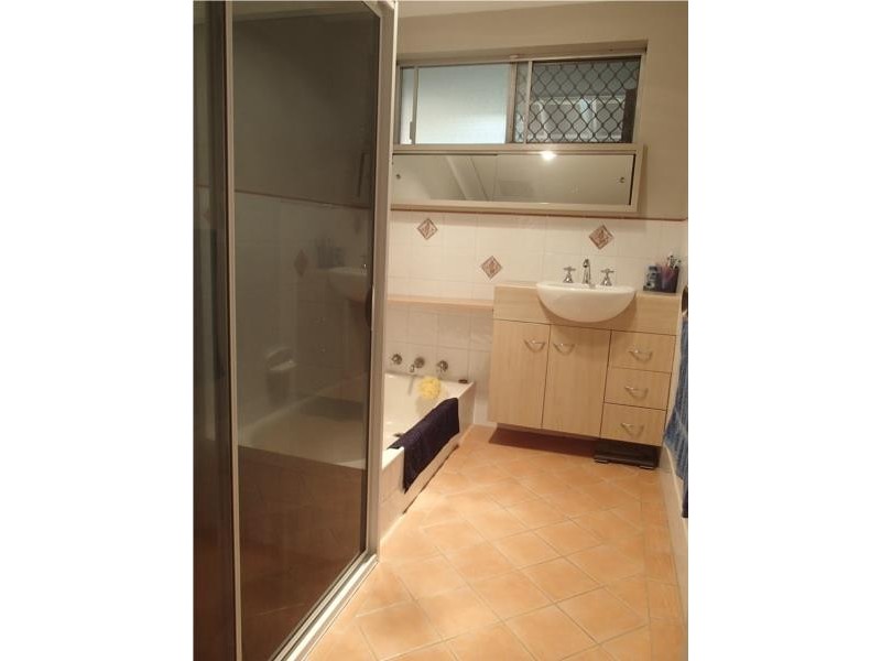 16 Churchill Drive, Swan View WA 6056