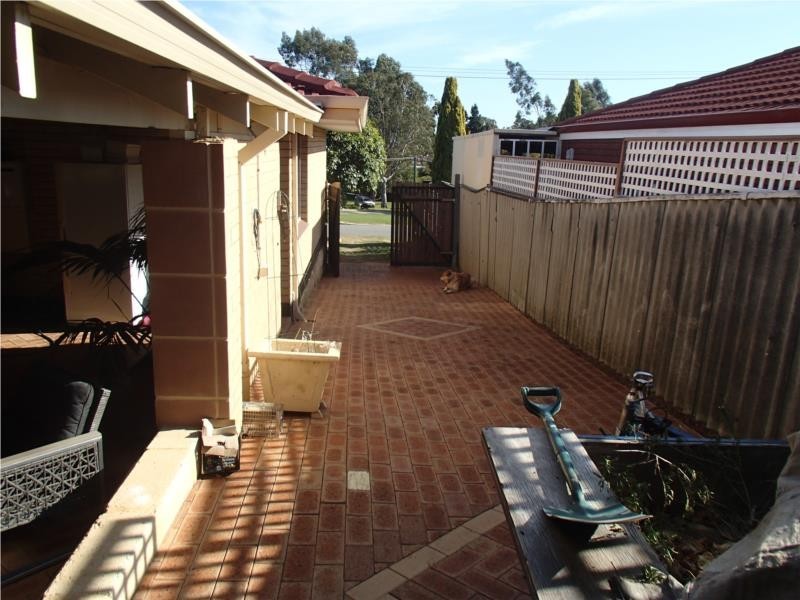 16 Churchill Drive, Swan View WA 6056