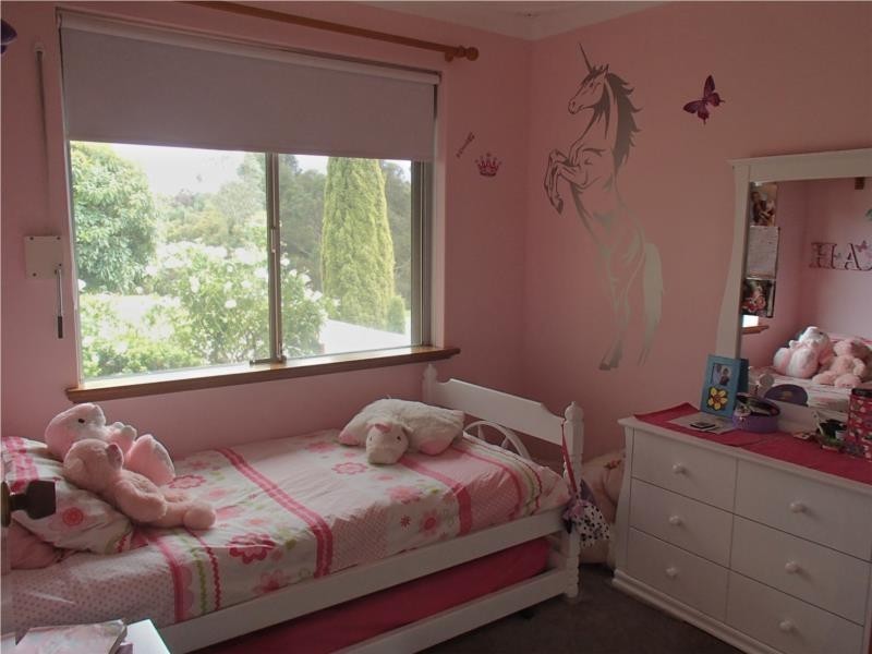 16 Churchill Drive, Swan View WA 6056