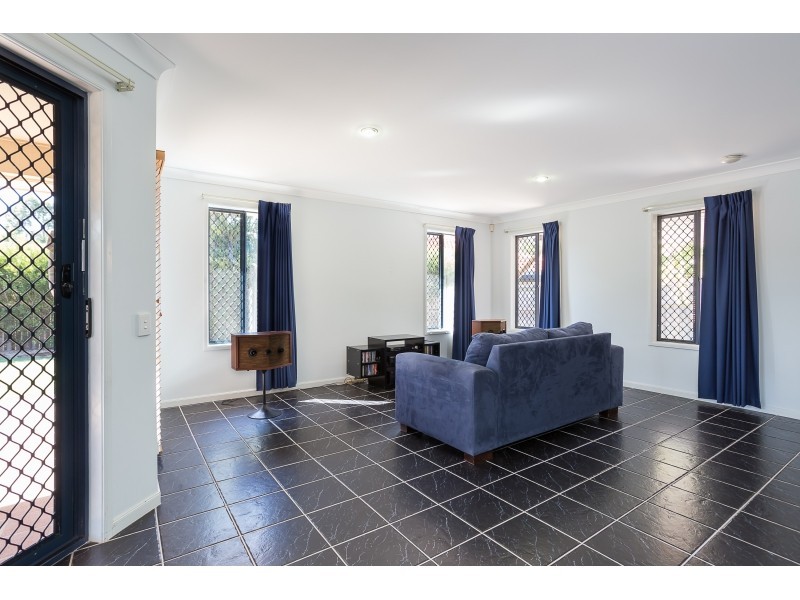 5 Couran Court, Redland Bay QLD 4165