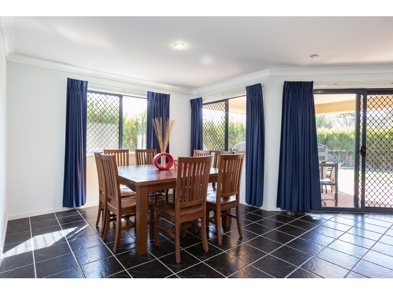 5 Couran Court, Redland Bay QLD 4165