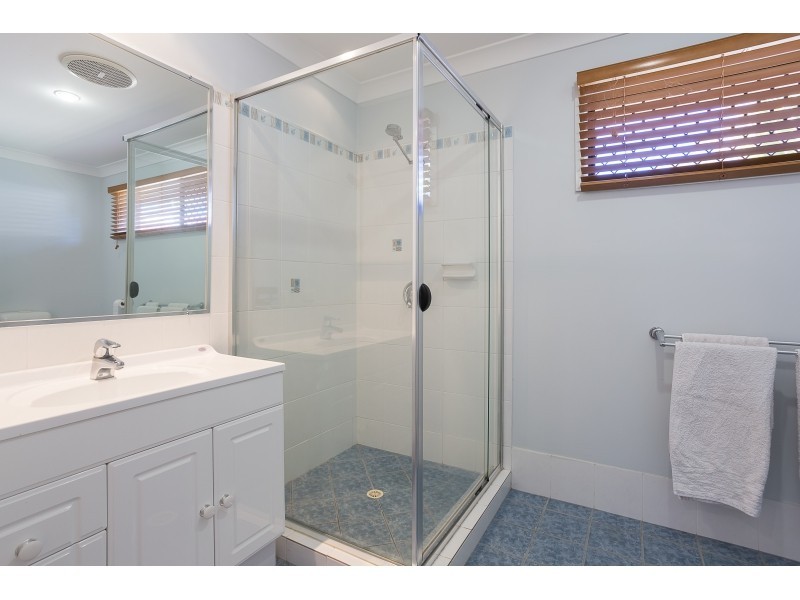 5 Couran Court, Redland Bay QLD 4165