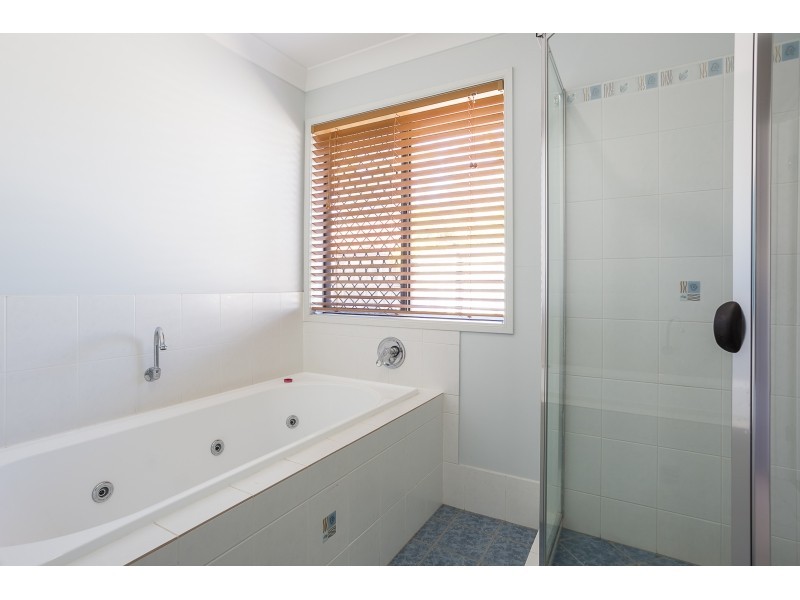 5 Couran Court, Redland Bay QLD 4165