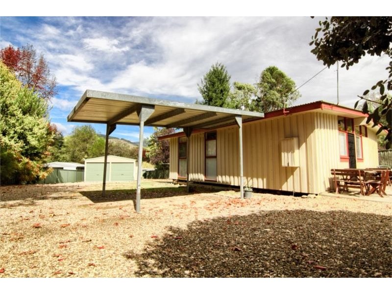 22 Toorak Road, Bright VIC 3741