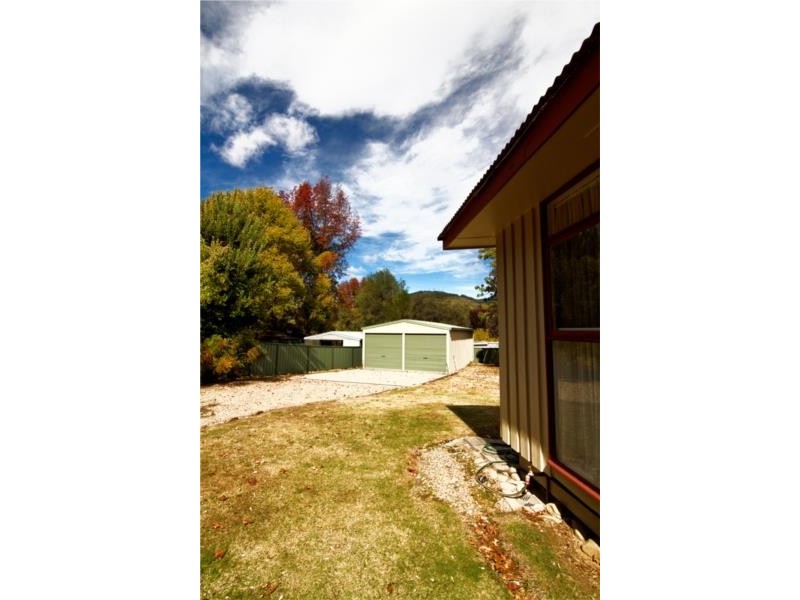 22 Toorak Road, Bright VIC 3741