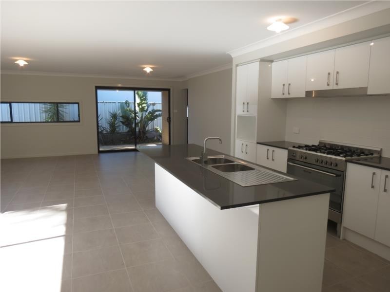 64 Lumby Drive, Bateau Bay NSW 2261