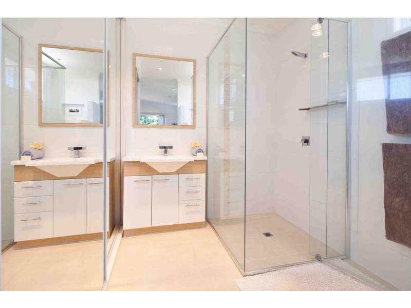 13 Harris Street, Labrador QLD 4215