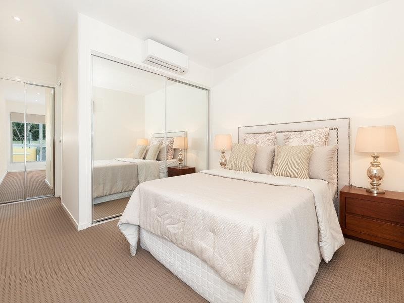 2 Little Bennett Street, Norman Park QLD 4170