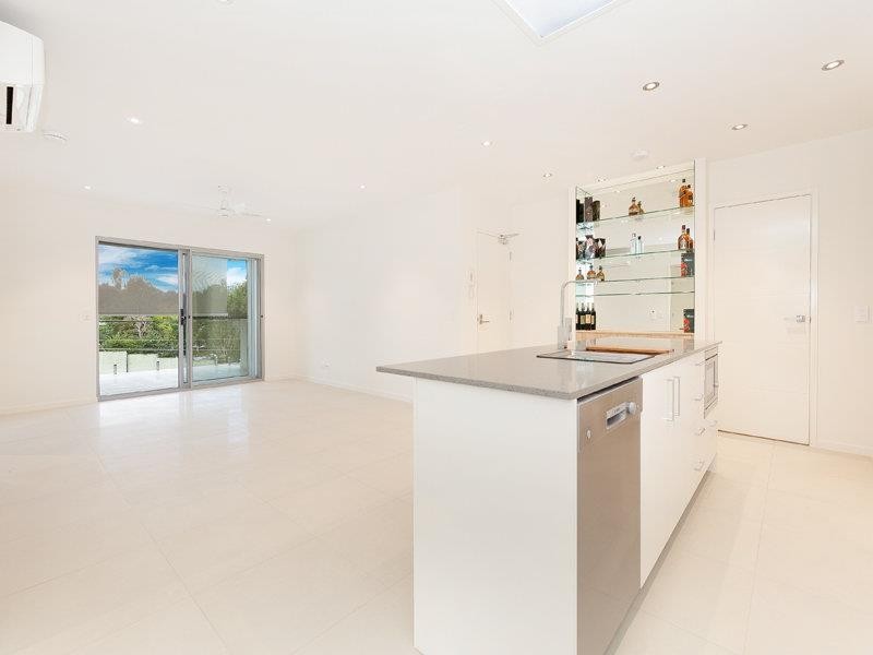 2 Little Bennett Street, Norman Park QLD 4170