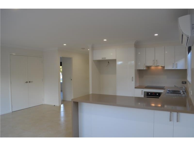 2/1 Jippi Avenue, Southport QLD 4215