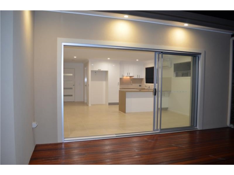 2/1 Jippi Avenue, Southport QLD 4215