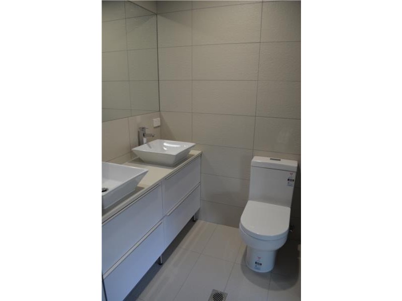 2/1 Jippi Avenue, Southport QLD 4215